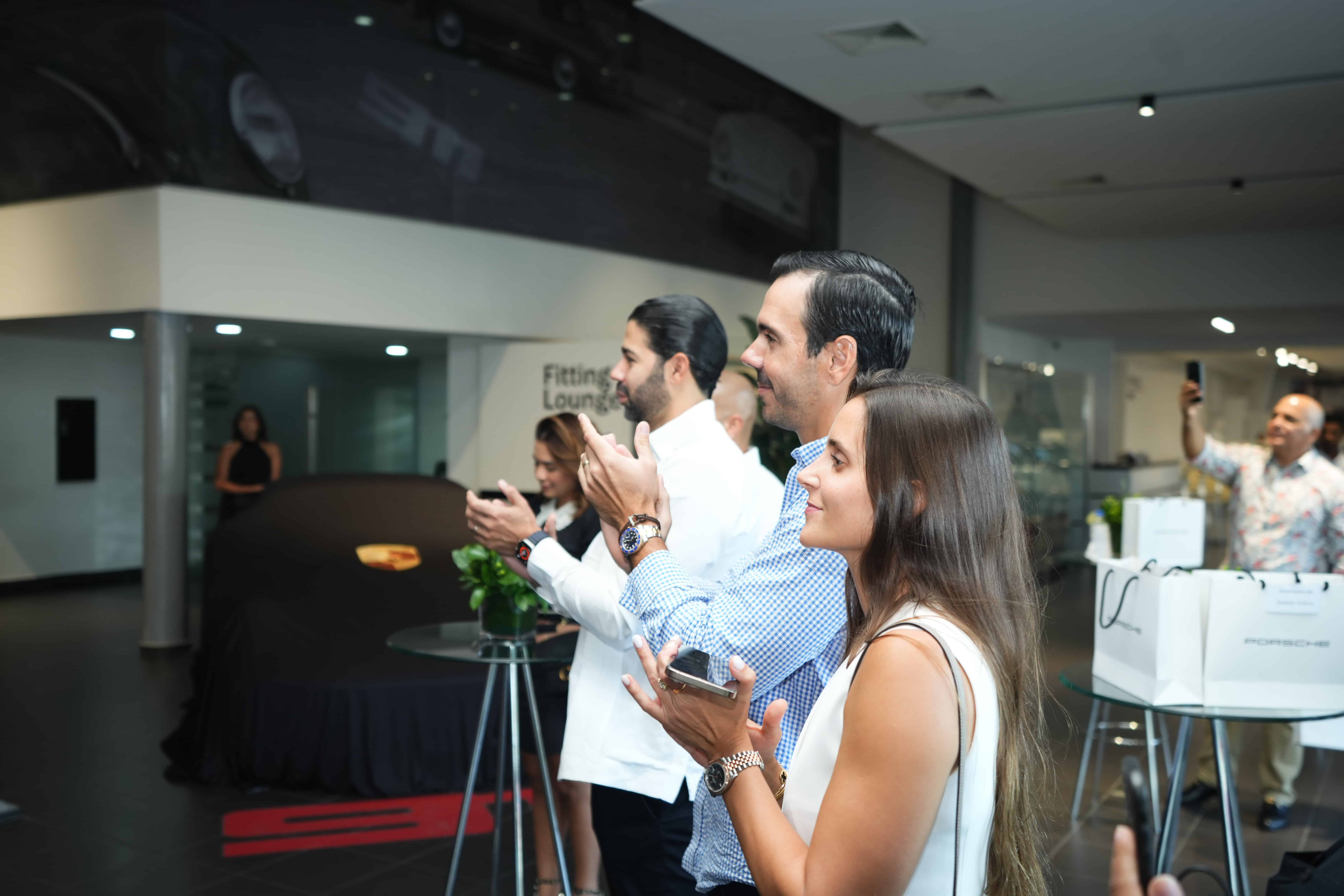 Los asistentes del evento conocieron los detalles de los nuevos vehículos.