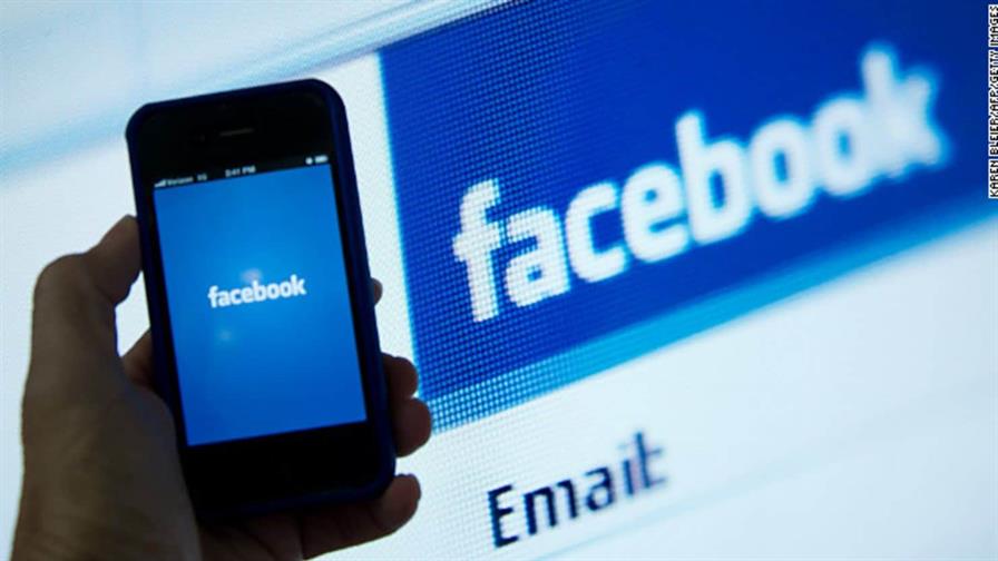 Sancionan con hasta 14 años a cuatro cubanos por críticas en Facebook, denuncia ONG