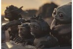 Las primeras im&aacute;genes del film de The Mandalorian revelan a un Baby Yoda m&aacute;s independiente