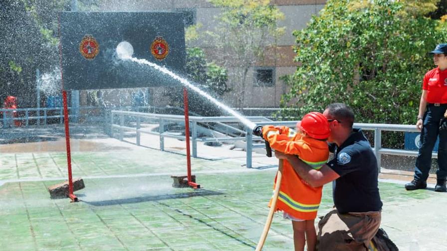 Bomberos en Familia 2025" llena de alegría el parque Iberoamérica