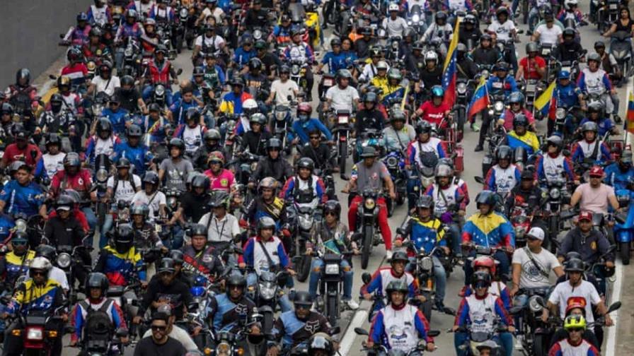 Miles de chavistas se movilizan en Caracas dispuestos a defender a Venezuela de EE. UU.