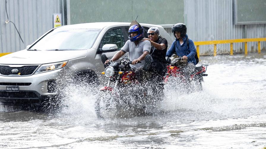 El Distrito Nacional y nueve provincias en alerta verde por vaguada