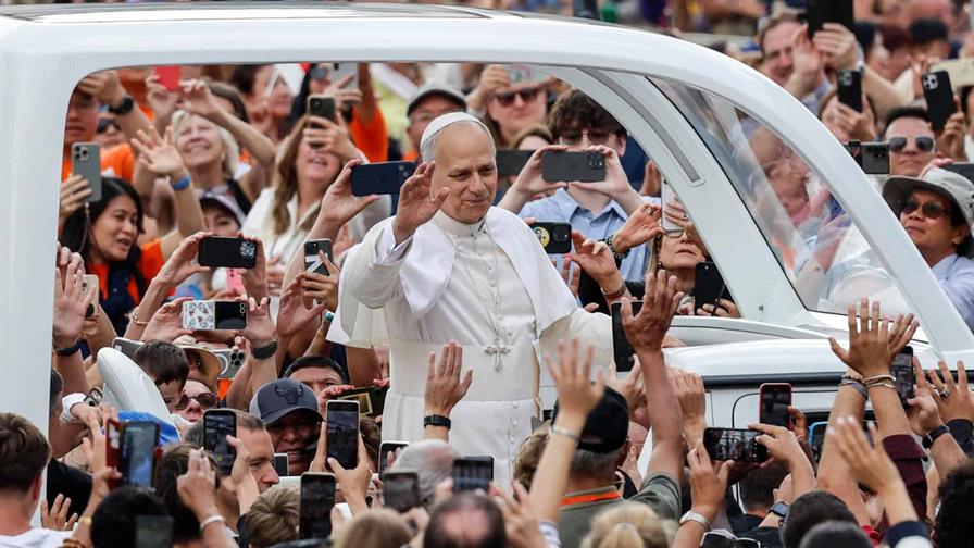 El papa León XIV invita a los fieles rezar el rosario todo el mes de octubre por la paz