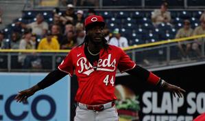 Elly de la Cruz se sacude del slump tras ser bajado en la alineación de bateo de Cincinnati