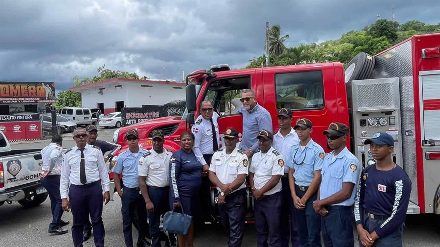 Villa Altagracia recibe moderno camión de bomberos