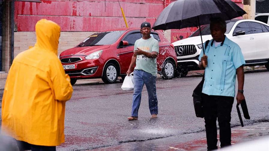 Fuertes lluvias afectarán gran parte del país por vaguada y una activa onda tropical Fuertes lluvias afectarán gran parte del país por vaguada y una activa onda tropical