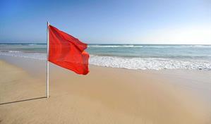 Colocan bandera roja en todas las playas de Puerto Plata y proh&iacute;ben ba&ntilde;arse