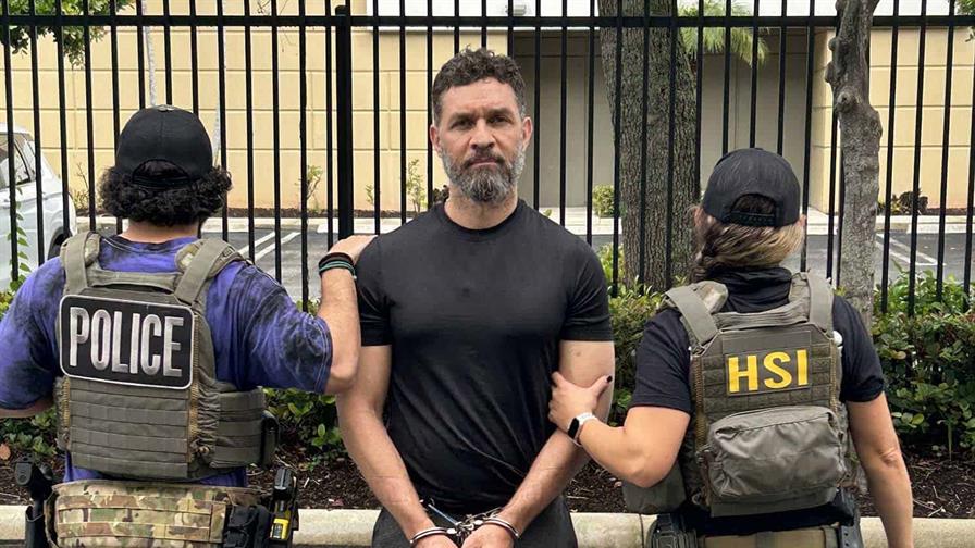 ICE publica foto del arresto del empresario haitiano Dimitri Vorbe