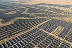 China cubre sus desiertos con paneles solares para alimentar su economía
