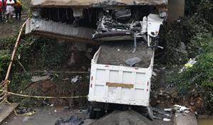 Representante de Obras Públicas en Monte Plata dice puente no había dado señales de fallas