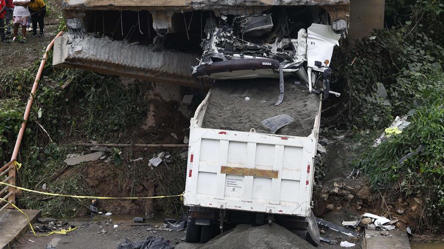 Representante de Obras Públicas en Monte Plata dice puente no había dado señales de fallas