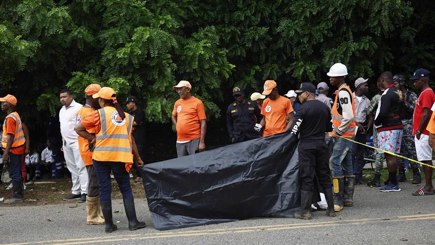 Un muerto por desplome de puente que conecta comunidades Yamasá y Don Juan