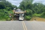 Colapsa puente en Monte Plata mientras un camión transitaba sobre la estructura