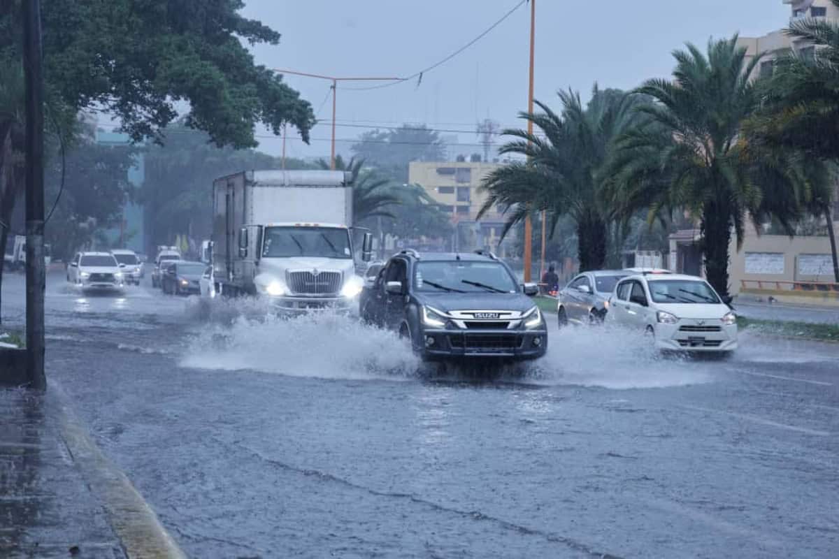 Fuertes lluvias azotaron la ciudad capital