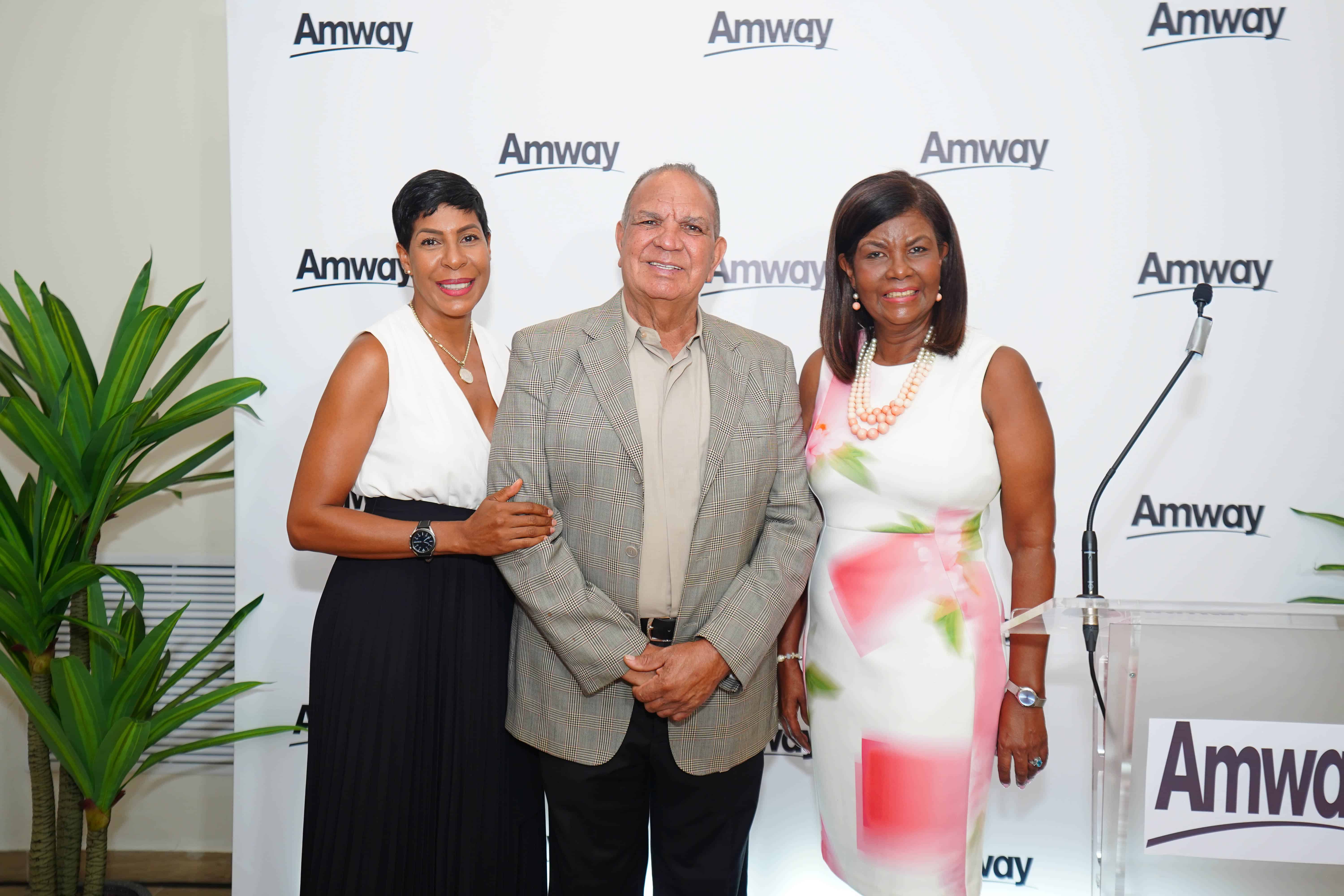 Lissette Mena, Victor y Julia Cid.