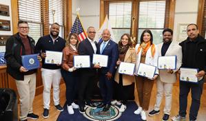 Alcalde de Lawrence entrega reconocimiento a Grupo de Medios Panorama por transmisión especial