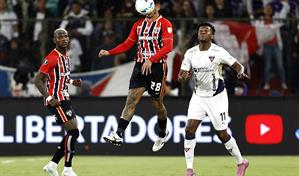 Apuestas y fútbol, el narcotráfico acecha al deporte más popular de Ecuador