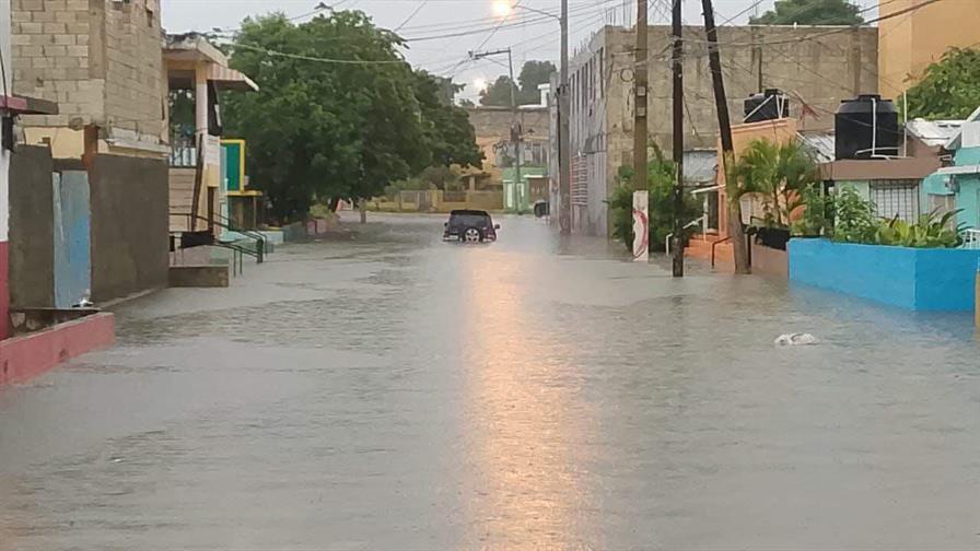 Autoridades de La Romana recorren las zonas afectadas por lluvias