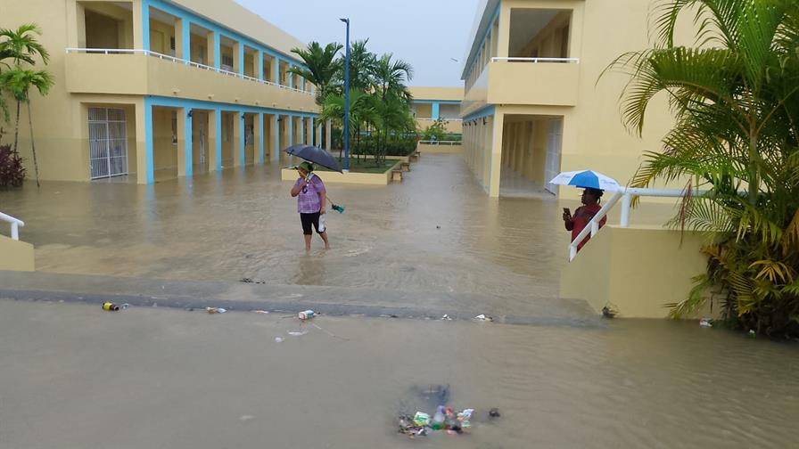 MINERD suspende docencia en escuelas vulnerables por lluvias; anuncio salió a las 8:23 a. m.