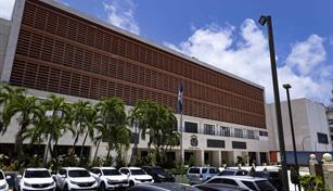 La oposici&oacute;n dice cambios en el Gobierno son simples rotaciones, estafas y premios a la incapacidad