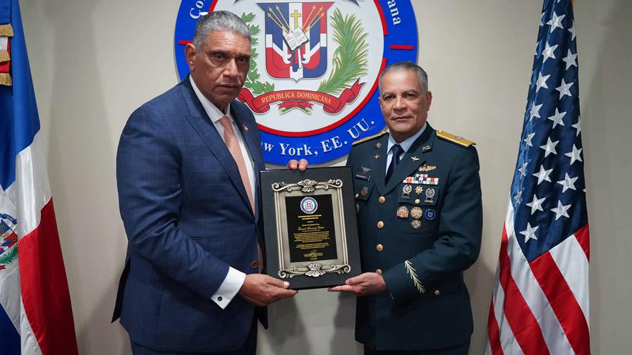Consulado dominicano en NY reconoció al general Hernández Calcaño por designación en la ONU