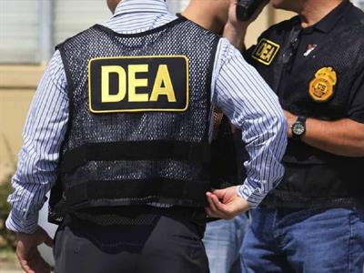 Exagente de la DEA acusado de lavar millones para cartel de drogas