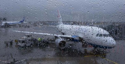 Tormentas paralizan operaciones en aeropuertos de Nueva York con cientos de vuelos cancelados
