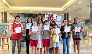 El arte joven toma Blue Mall Puntacana con la muestra "Gato de París 2025"