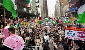 Unas 2,000 personas marchan en Nueva York contra Benjamín Netanyahu y la guerra de Gaza