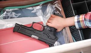 El 24 % de las muertes de niños con armas de fuego en 2021 en EE. UU. ocurrieron en sus hogares
