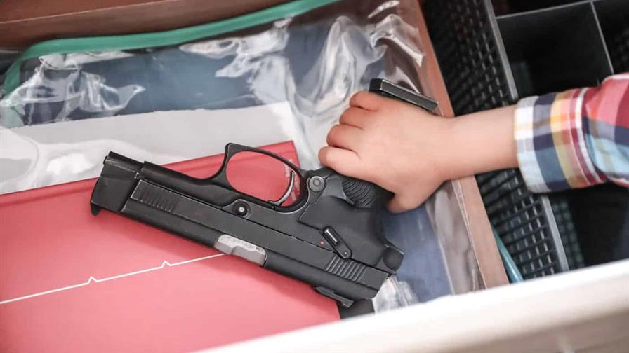 El 24 % de las muertes de niños con armas de fuego en 2021 en EE. UU. ocurrieron en sus hogares
