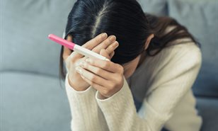 El desafío emocional y económico cuando la maternidad llega demasiado temprano