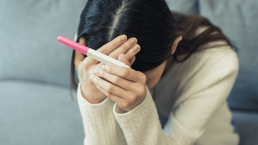 El desafío emocional y económico cuando la maternidad llega demasiado temprano