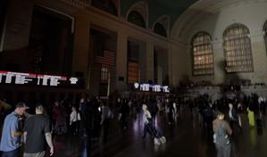 Apagón en estación Grand Central, NY, deja a pasajeros a oscuras y a cinco empleados atrapados