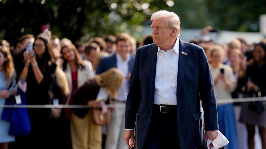 Trump apunta a otro exdirector del FBI acusándolo de infiltrar agentes en asalto Capitolio Trump apunta a otro exdirector del FBI acusándolo de infiltrar agentes en asalto Capitolio