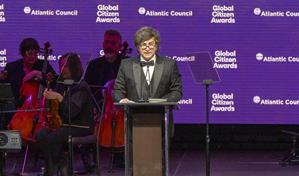 Milei reclama reformar leyes laborales y fiscales tras regresar de su viaje a EE. UU.