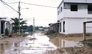 Nadie hace nada, así describe las inundaciones por lluvia residente del sector Juan Guzmán