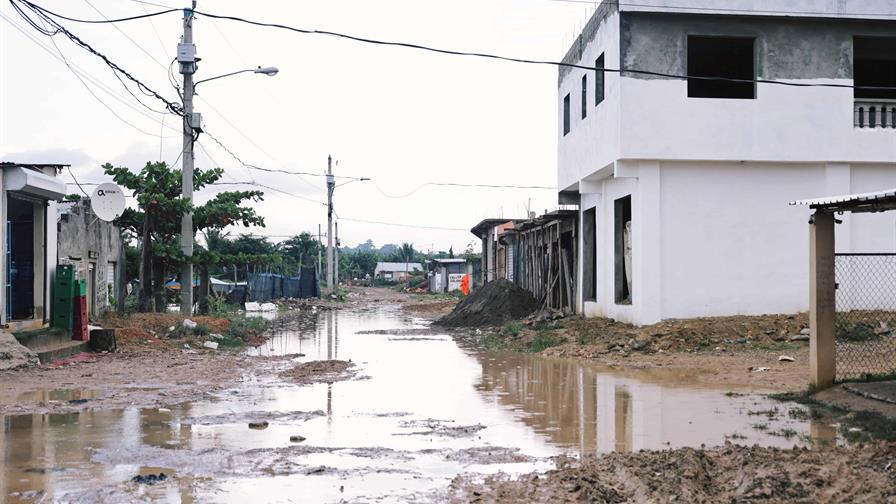 Nadie hace nada, así describe las inundaciones por lluvia residente del sector Juan Guzmán