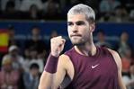 Carlos Alcaraz vence y se sitúa en cuartos de final Carlos Alcaraz vence y se sitúa en cuartos de final