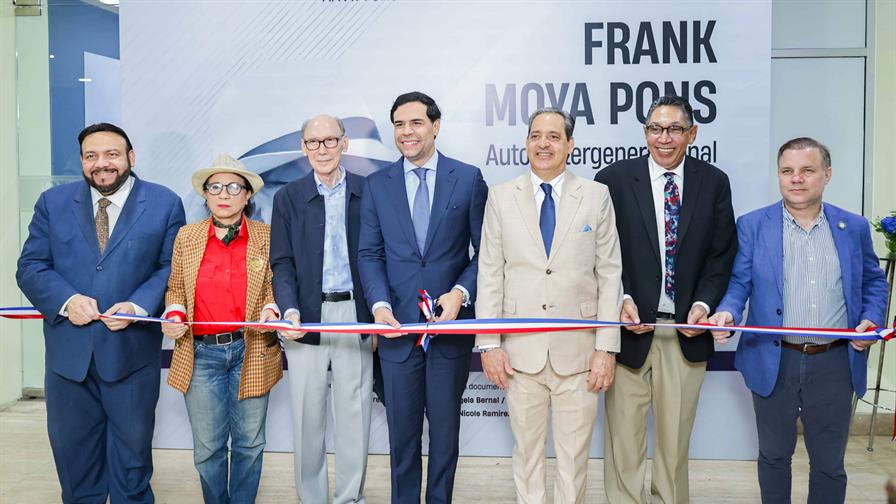 Frank Moya Pons: "Paso entre 250 y 300 días del año escribiendo"
