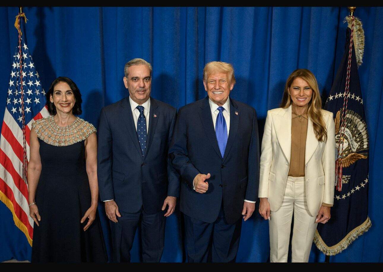 La foto oficial de la primera dama Raquel Arbaje y el presidente Luis Abinader con Donald y Melania Trump. 