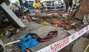 Al menos 40 muertos por una estampida en la India y desatan una crisis política