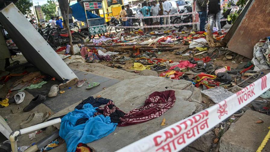 Al menos 40 muertos por una estampida en la India y desatan una crisis política