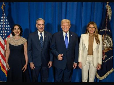 Donald y Melania Trump repiten la misma pose