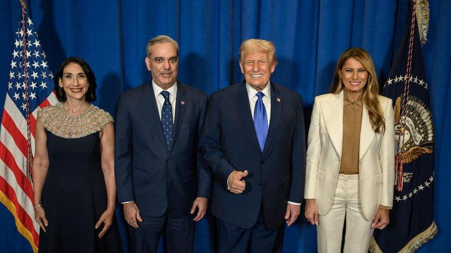Donald y Melania Trump repiten la misma pose con Abinader, Saint-Cyr, Mulino y el rey Felipe VI