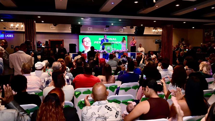 Leonel Fernández acusa al PRM de "prometer de todo y no cumplir nada"