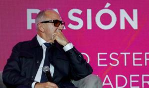 Emilio Estefan: "El éxito no es llegar arriba, es saber que ayudaste a otros a subir contigo