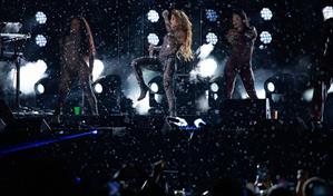 Shakira, Camilo y Cardi B unen voces en Nueva York por África y el Amazonas