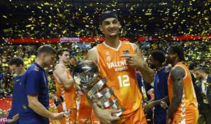 El Valencia Basket somete al Real Madrid para levantar su segunda Supercopa