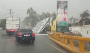 Ventarrón asociado a disturbio atmosférico causa daños en Imbert, Puerto Plata